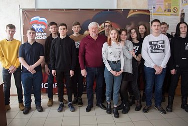 За рулем экскаватора и самосвала